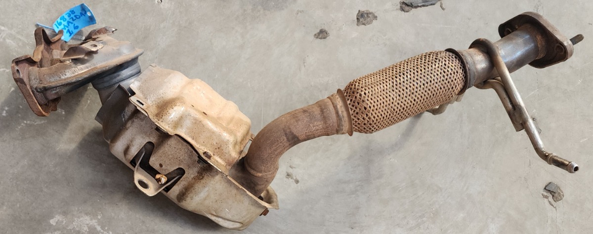 3 1.6 EXHAUST MANIFOLD