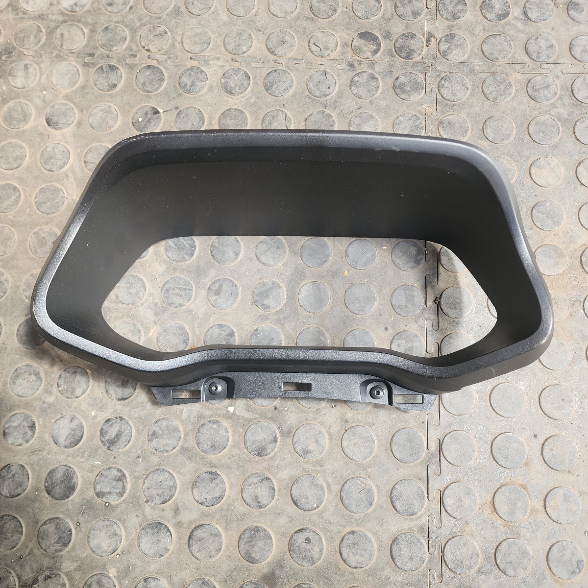TRAFFIC SPEEDO CLUSTER SURROUND