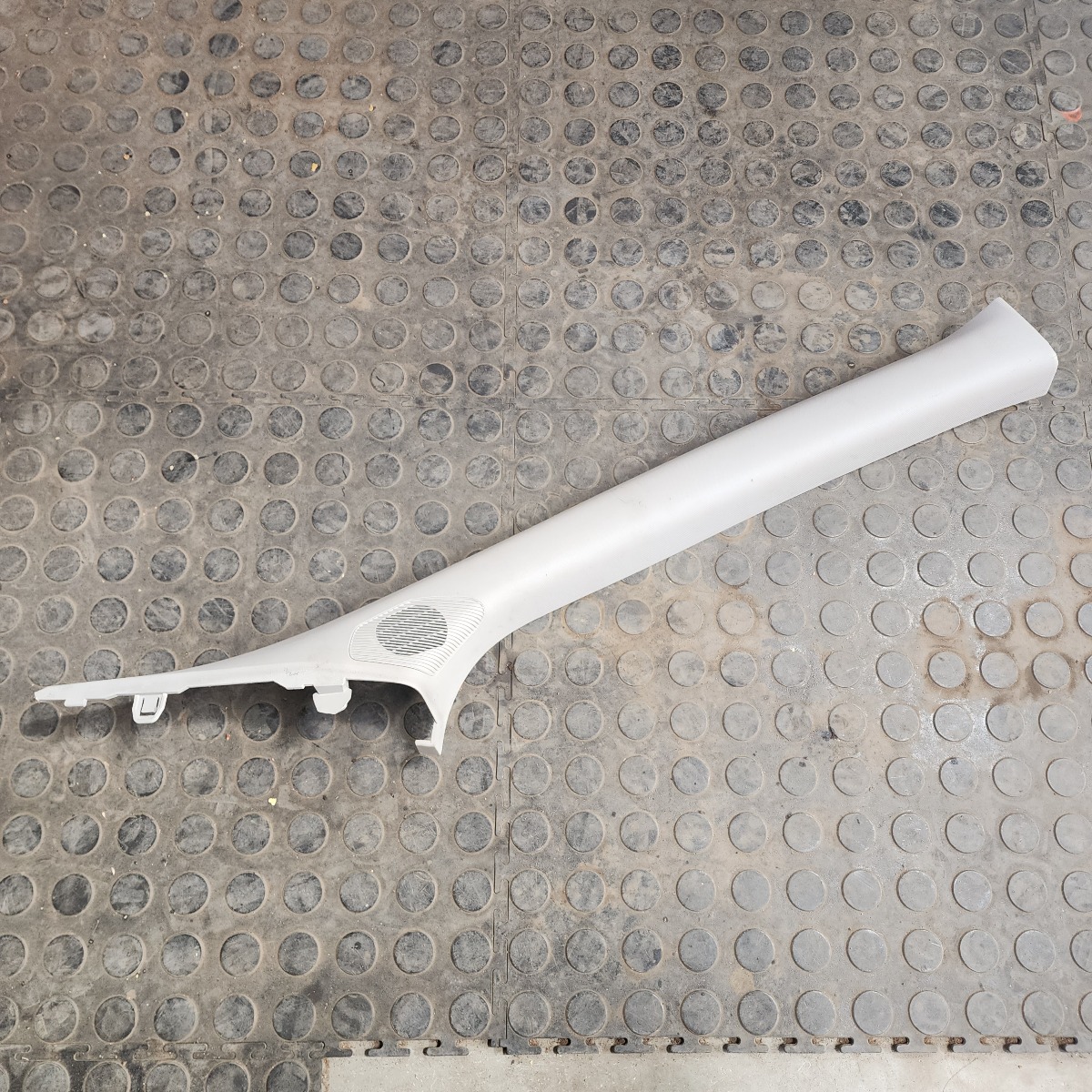 TRAFFIC 4 RIGHT A-PILLAR TRIM