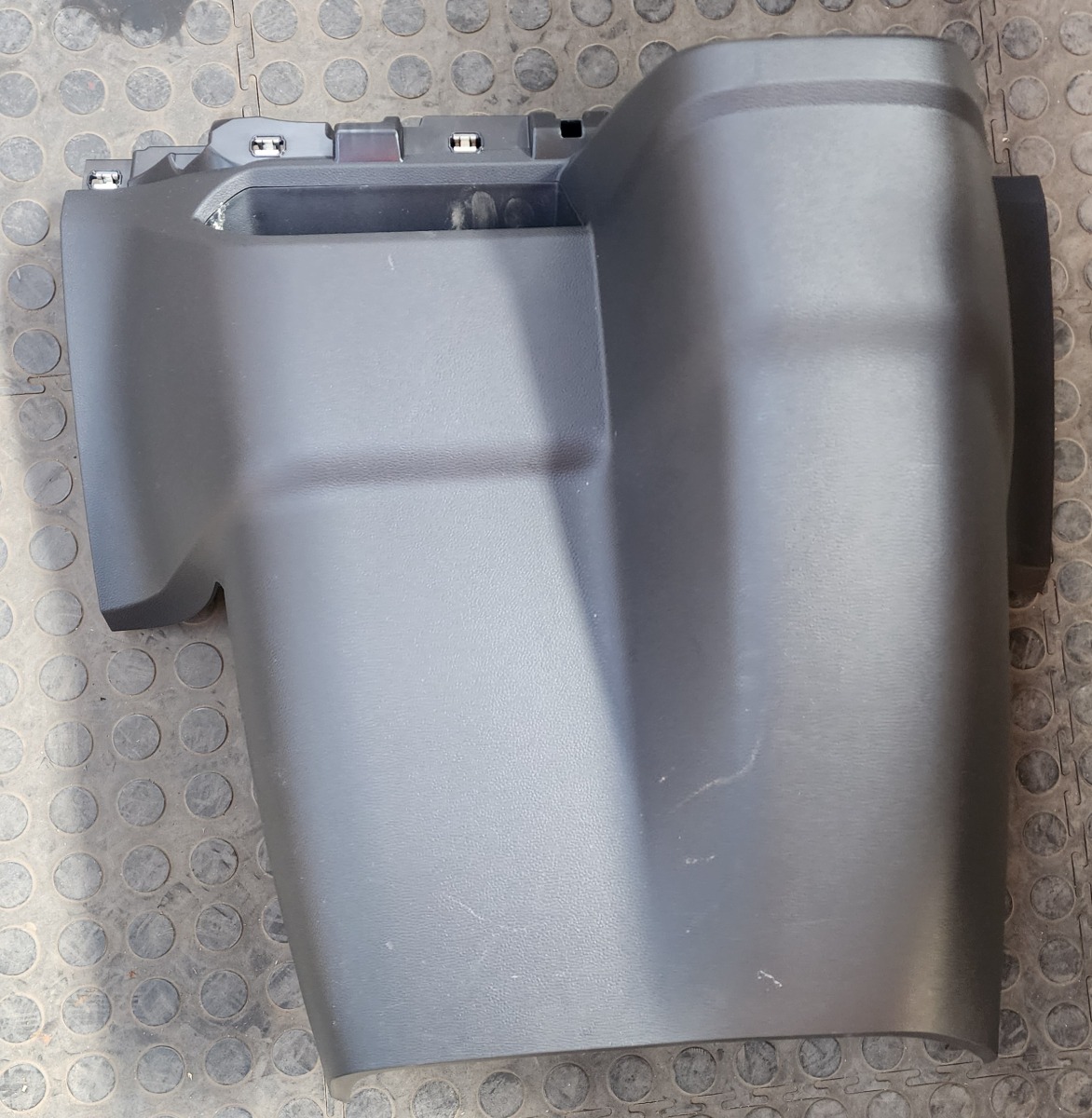 TRAFFIC 4 CENTRE CONSOLE LOWER COVER