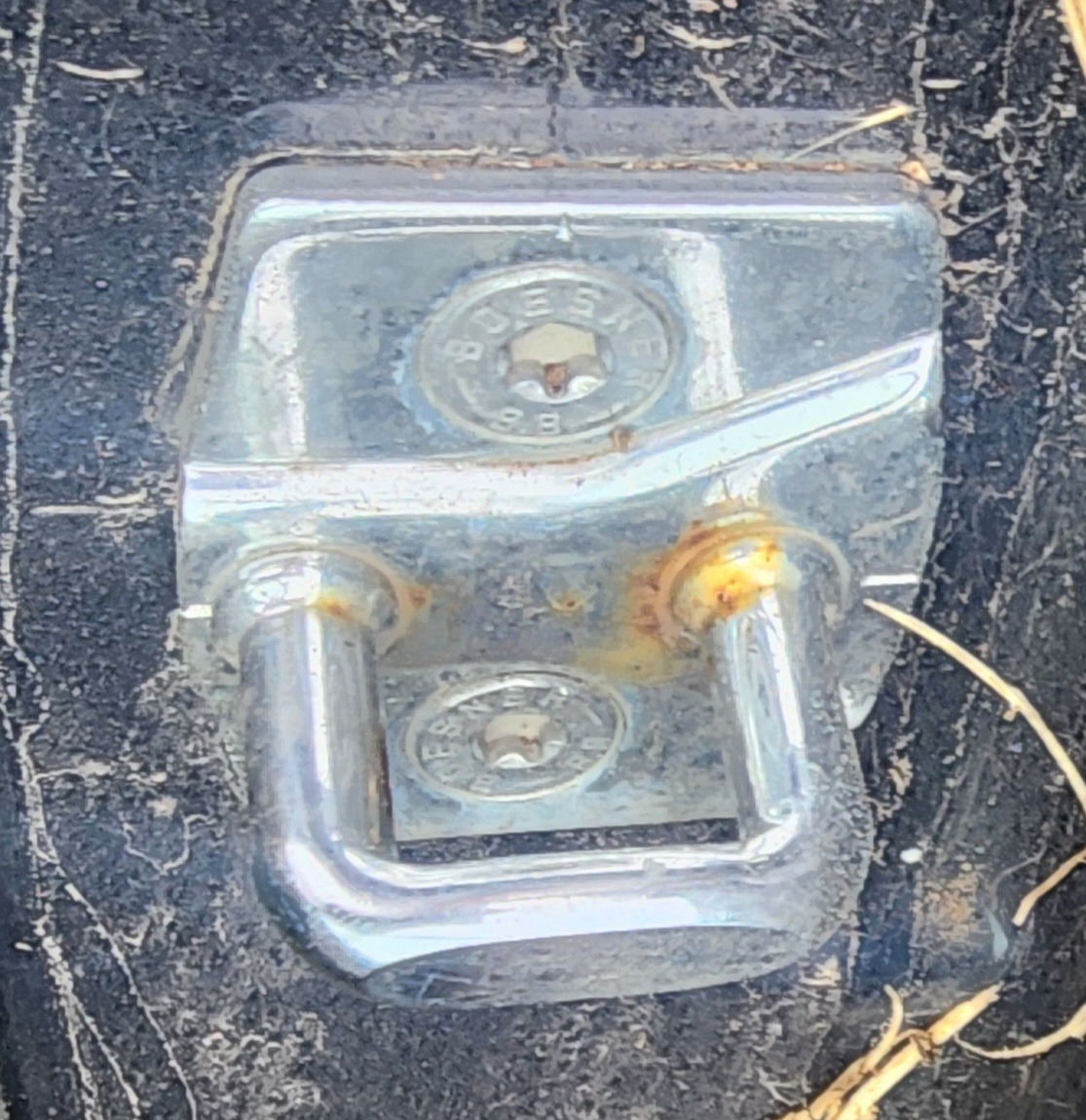 E60 RIGHT REAR DOOR STRIKER