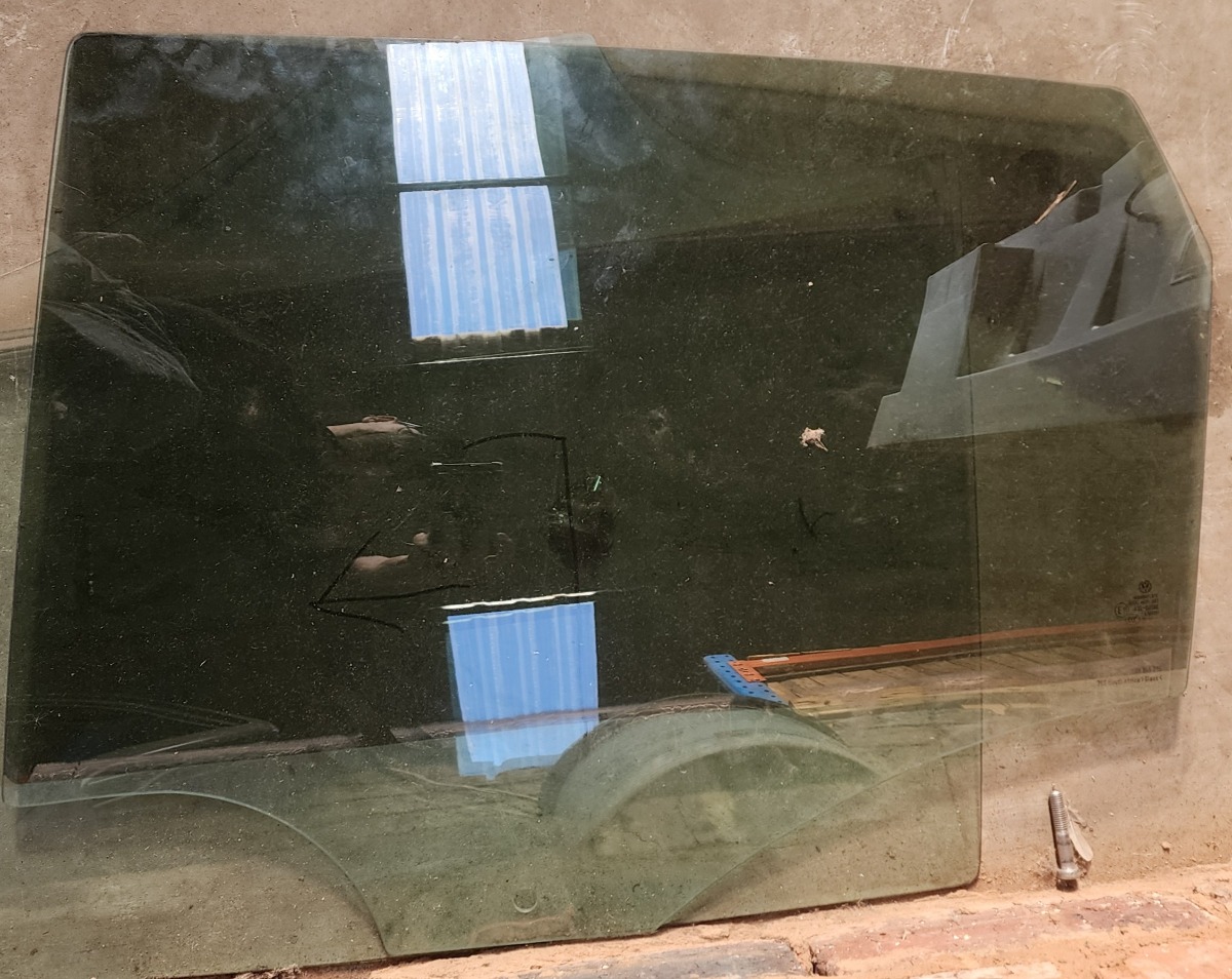 POLO MK 6/7/VIVO2 LEFT REAR DOOR GLASS
