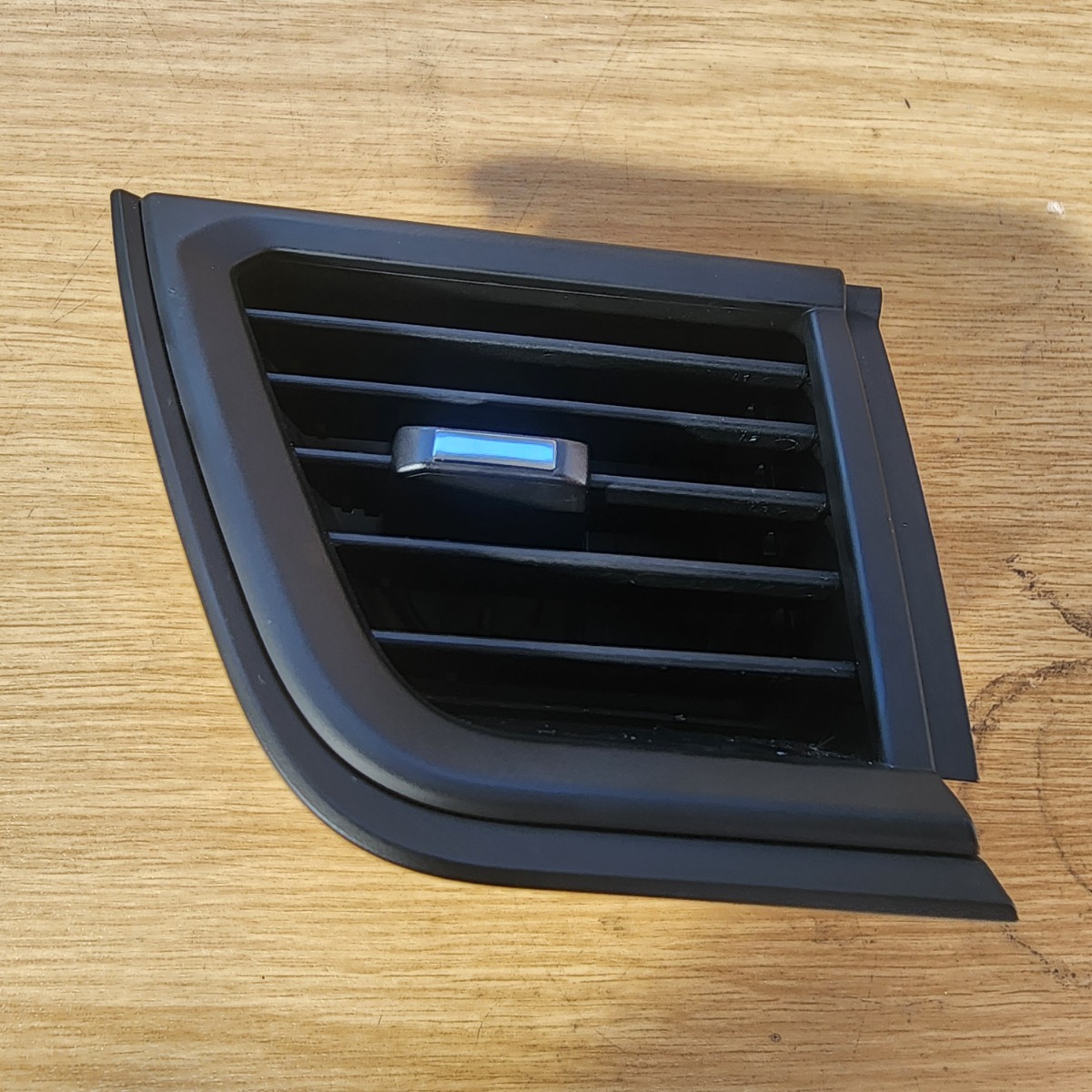 TRAFFIC 4 LEFT CENTRE VENT