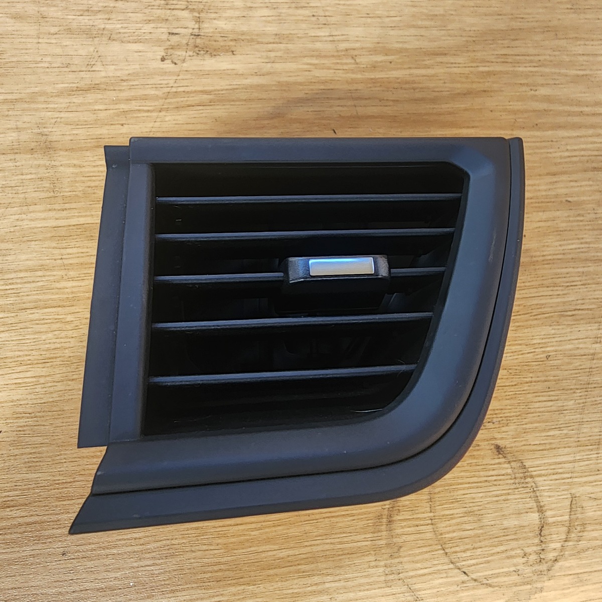 TRAFFIC 4 CENTRE VENT RIGHT