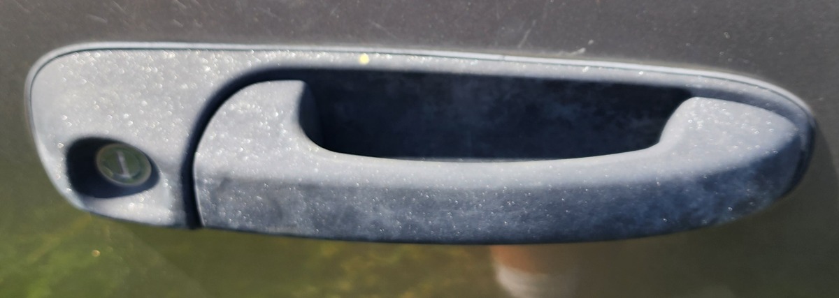 CHEROKEE RIGHT FRONT HANDLE