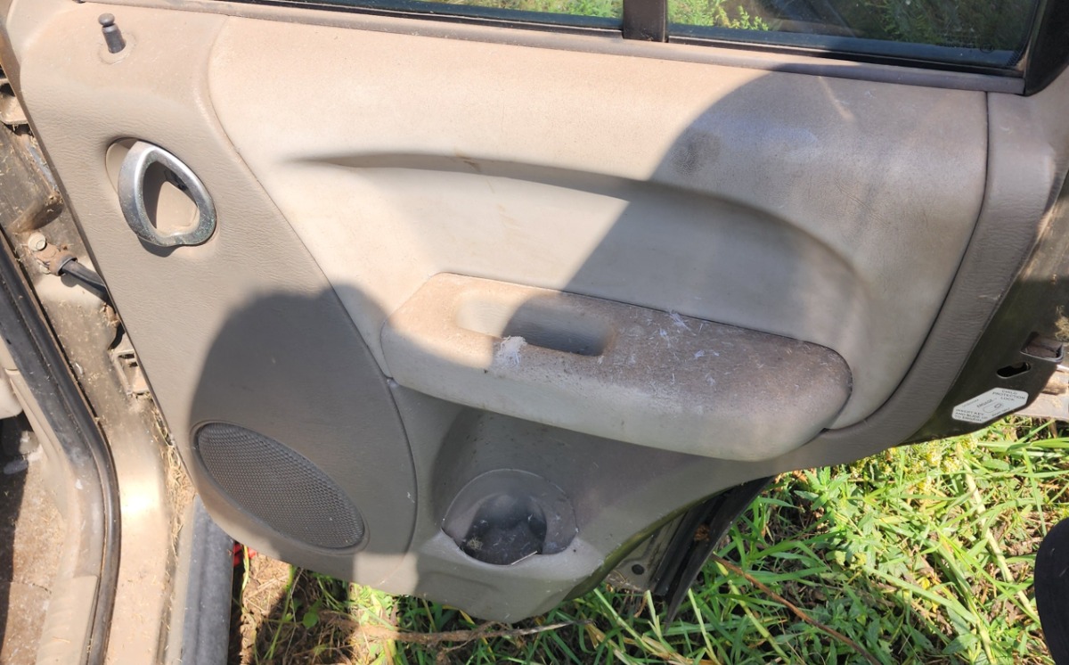 CHEROKEE RIGHT REAR DOOR PANEL