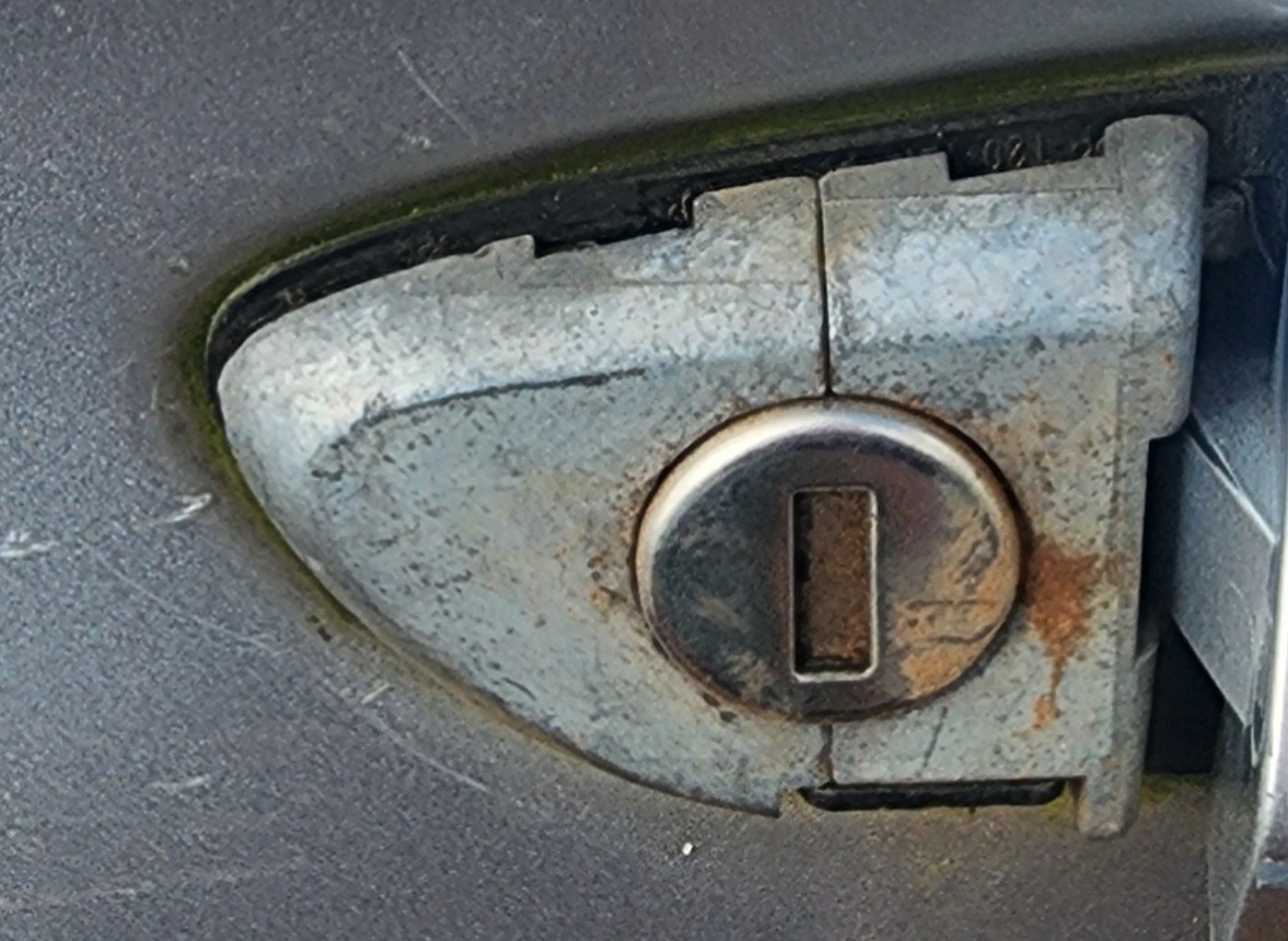 PASSAT CC RIGHT FRONT DOOR BARREL