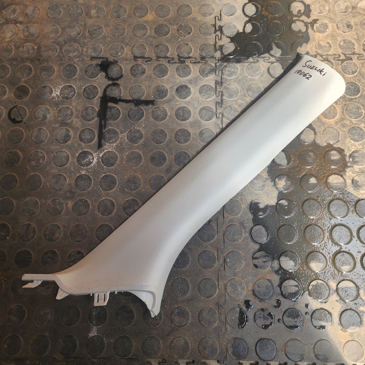 SWIFT RIGHT A-PILLER TRIM