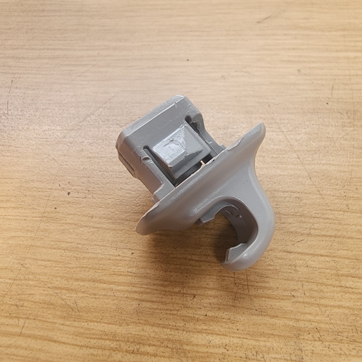 SWIFT SUNVISOR CLIP L=R