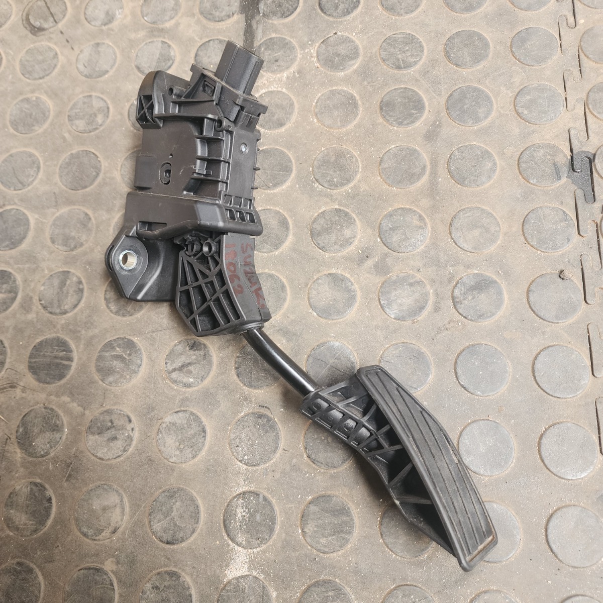 SWIFT ACC PEDAL