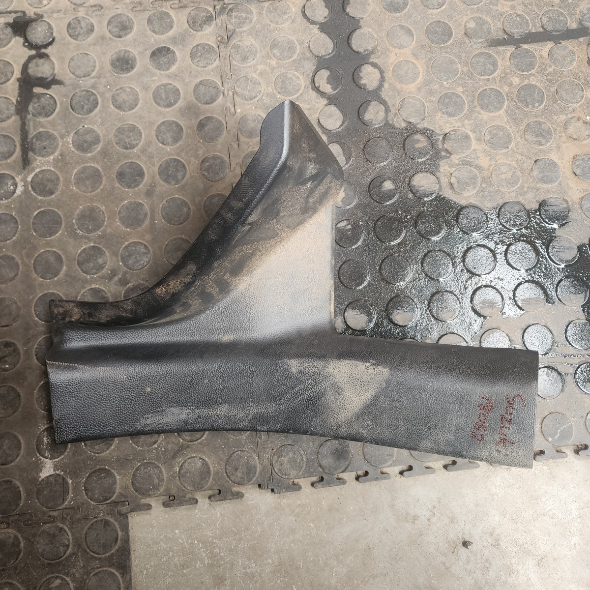 SWIFT RIGHT REAR DOOR SCUFF