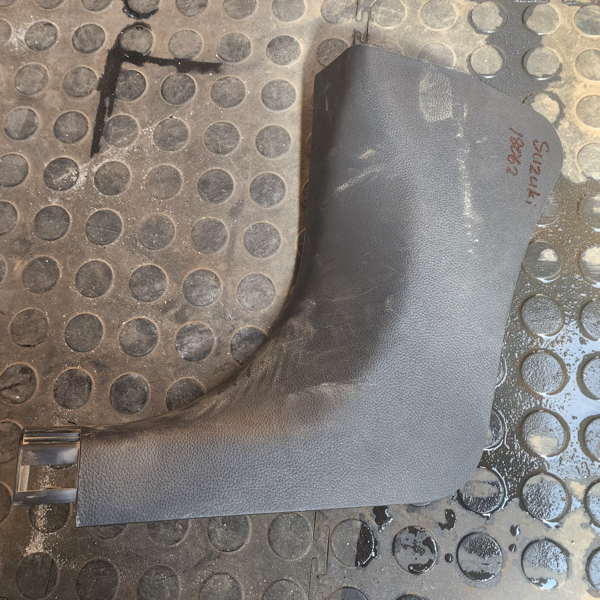 SWIFT LEFT FRONT LOWER A-PILLAR TRIM