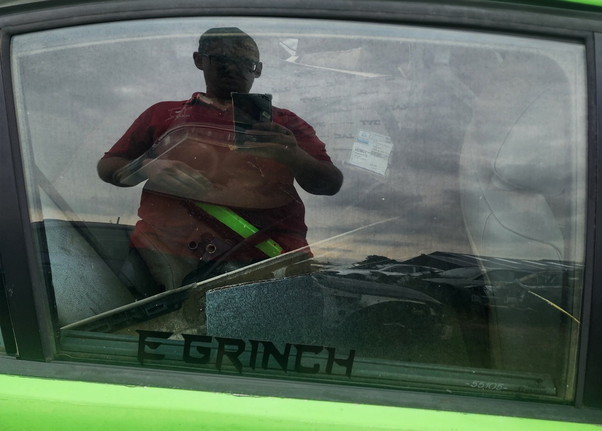 E90 RIGHT REAR DOOR GLASS