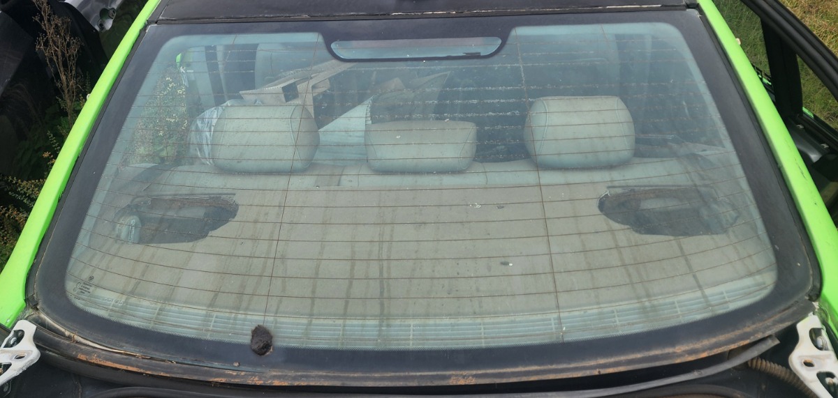 E90 REAR WINDSCREEN