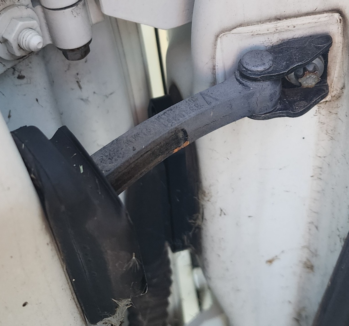 E83 LEFT FRONT DOOR STOP