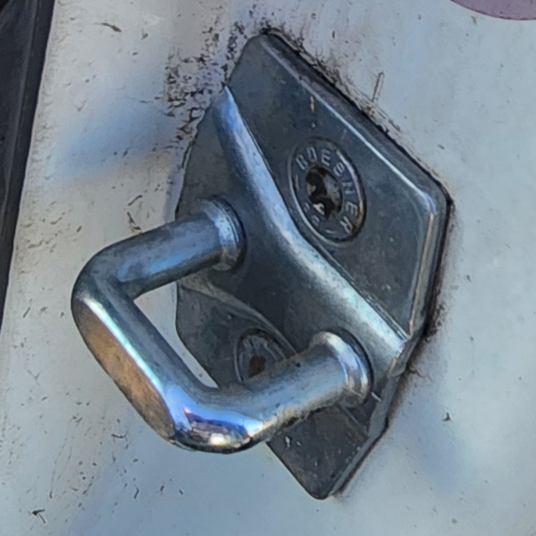 E83 LEFT FRONT DOOR STRIKER
