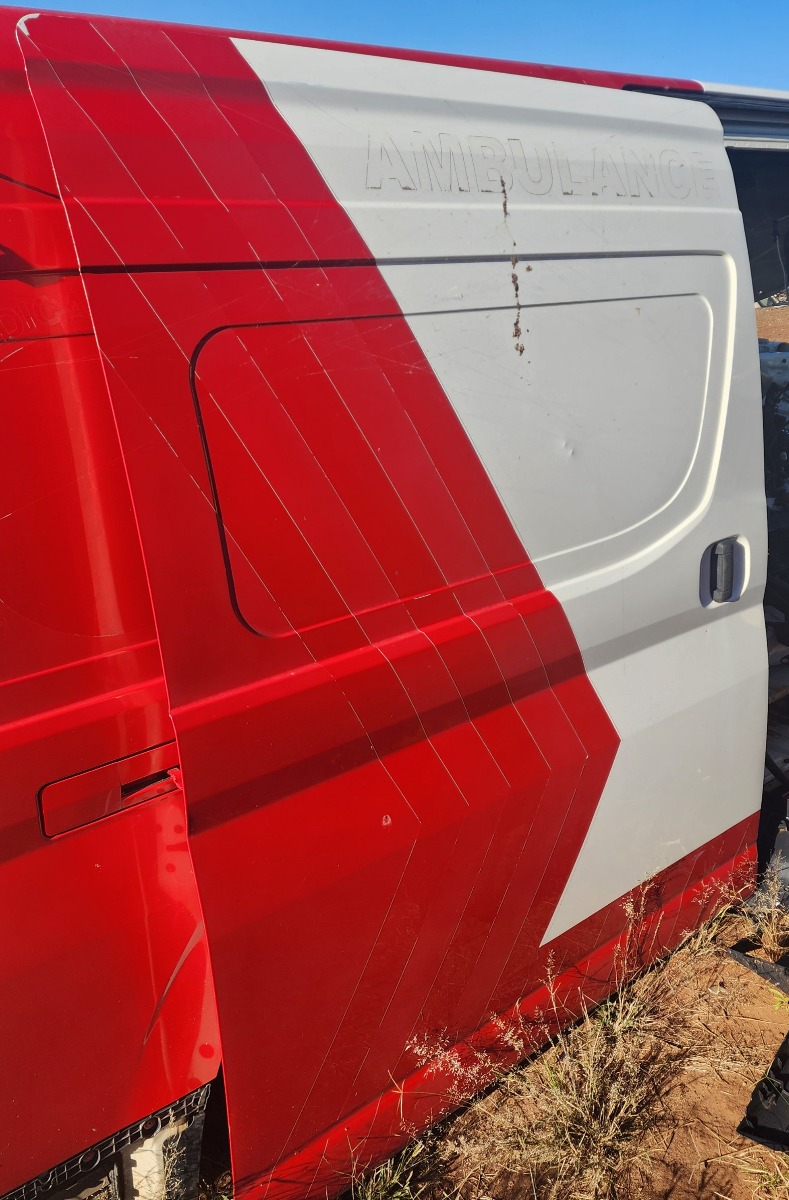 QUANTUM RIGHT SLIDING DOOR (SHELL)