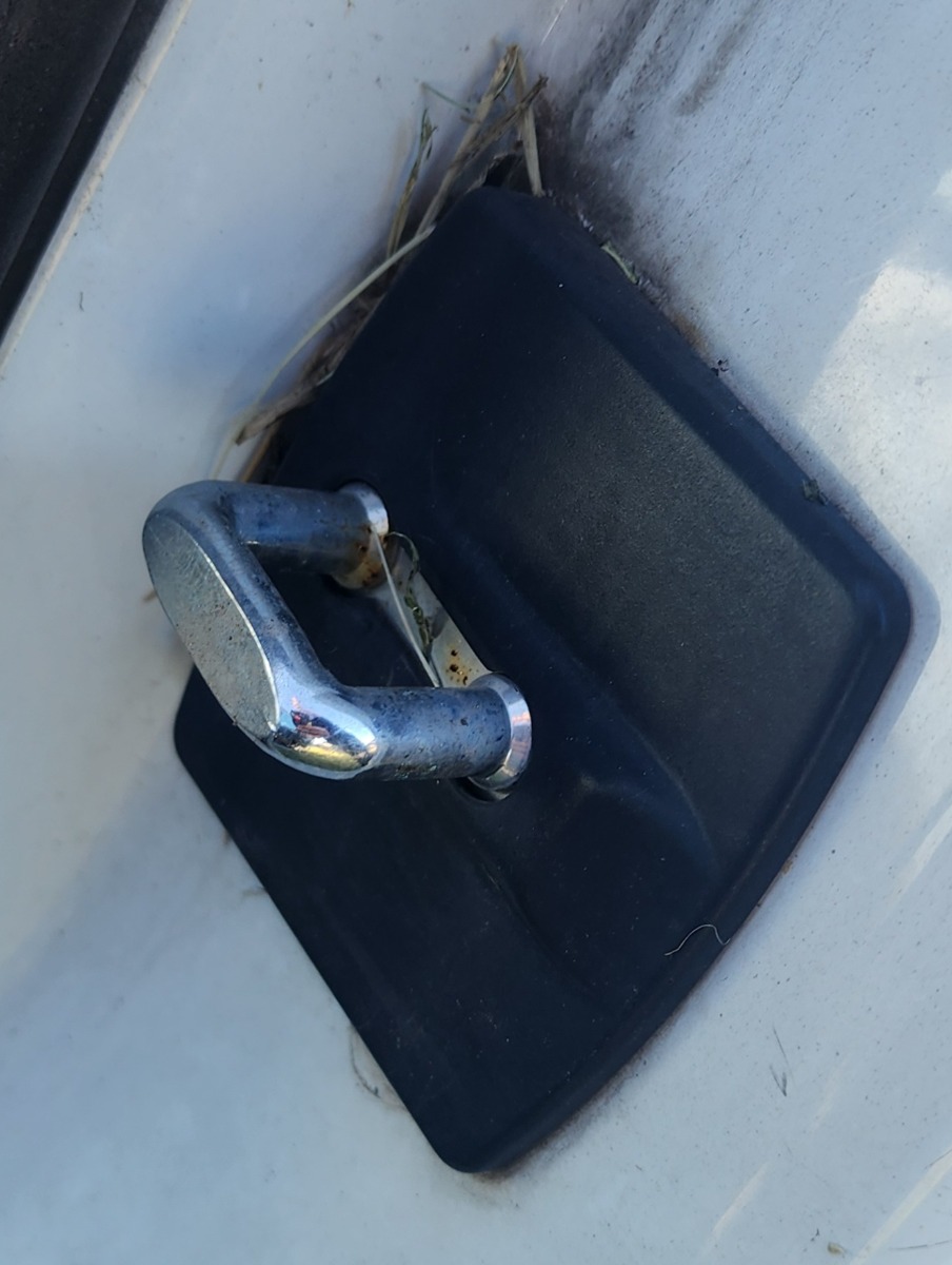 E83 LEFT REAR DOOR STRIKER
