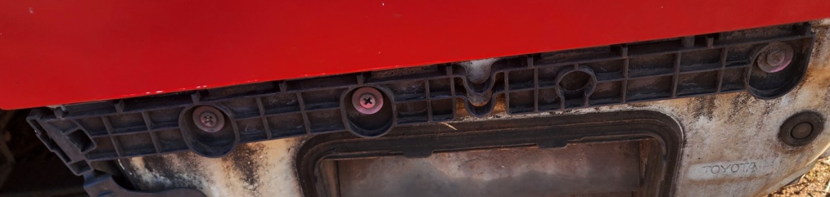 QUANTUM LEFT REAR BUMPER SLIDE