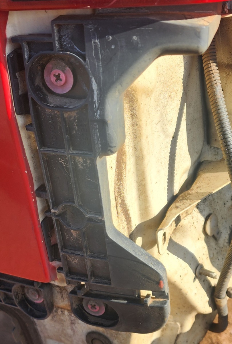QUANTUM LEFT REAR BUMPER BRACKET