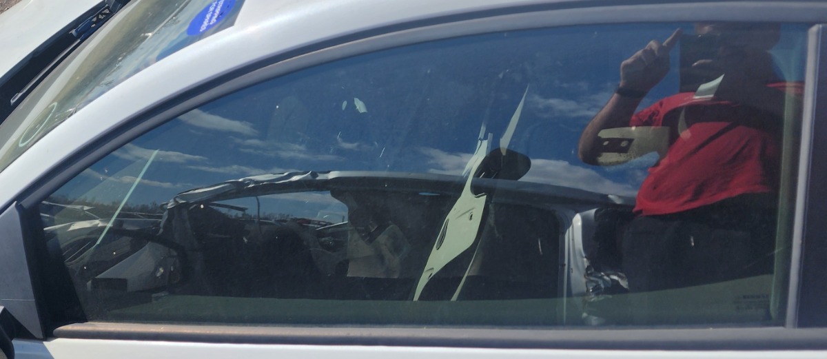 MEGANE 3 LEFT DOOR GLASS