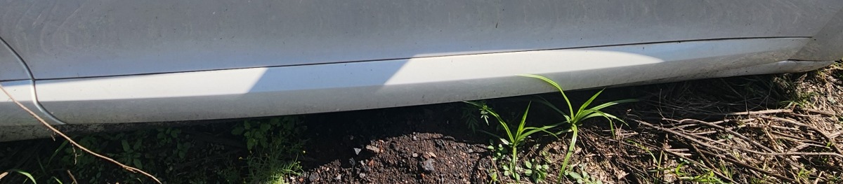 MEGANE 3 RIGHT LOWER DOOR TRIM