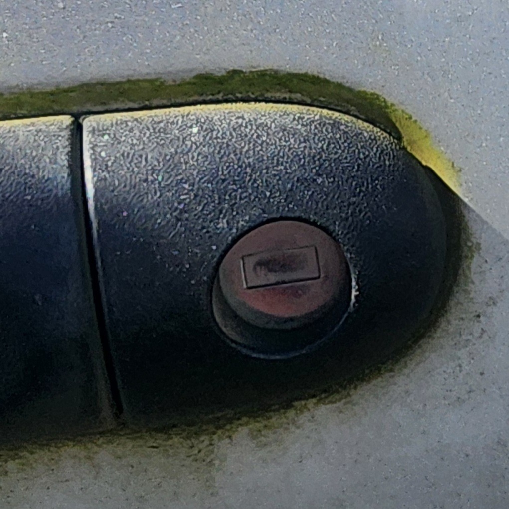 MEGANE 3 LEFT FRONT HANDLE END PIECE
