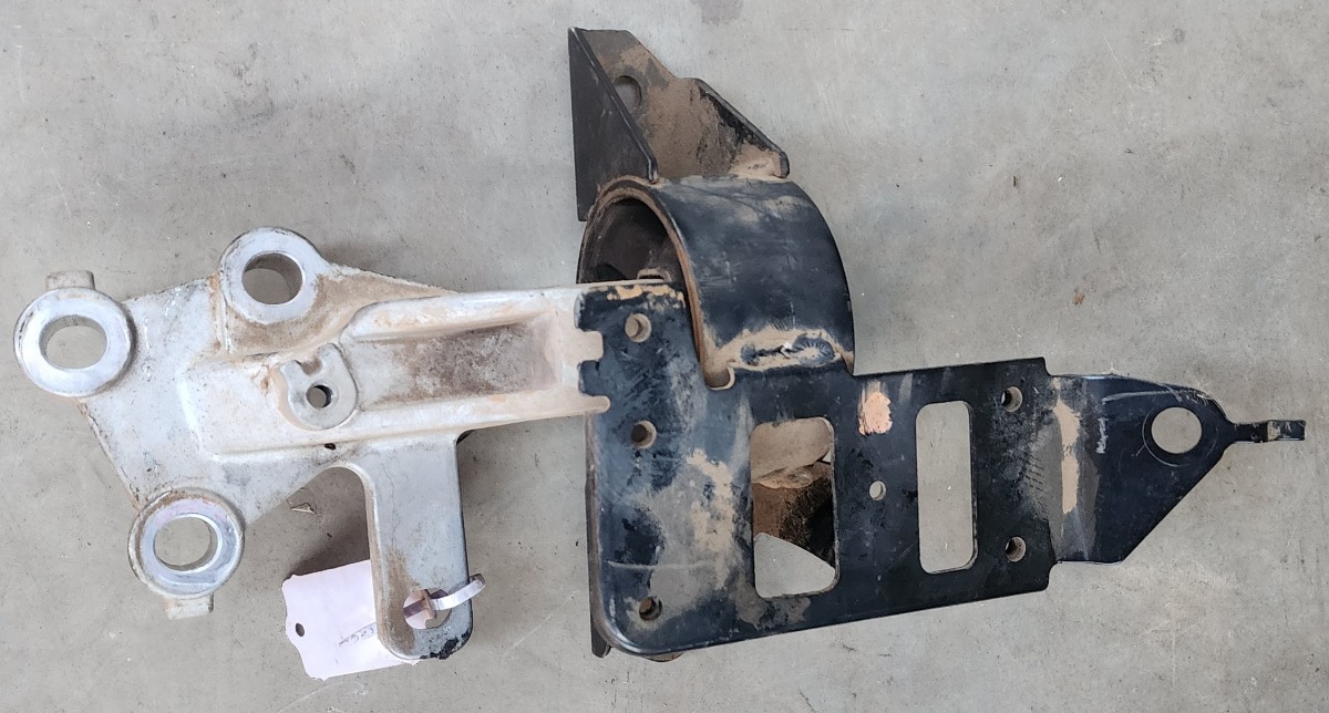 AGYA GEARBOX MOUNTING
