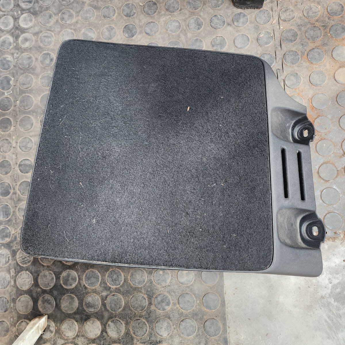 4FOUR LEFT FRONT TRIM
