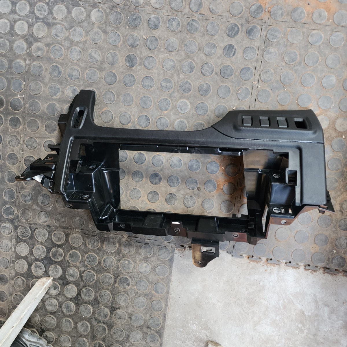 4FOUR RIGHT LOWER DASH TRIM