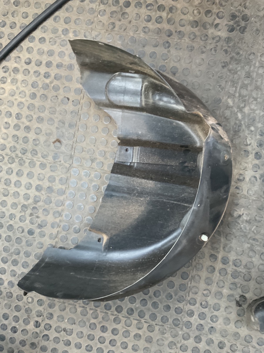 VIVO RIGHT REAR FENDERLINER