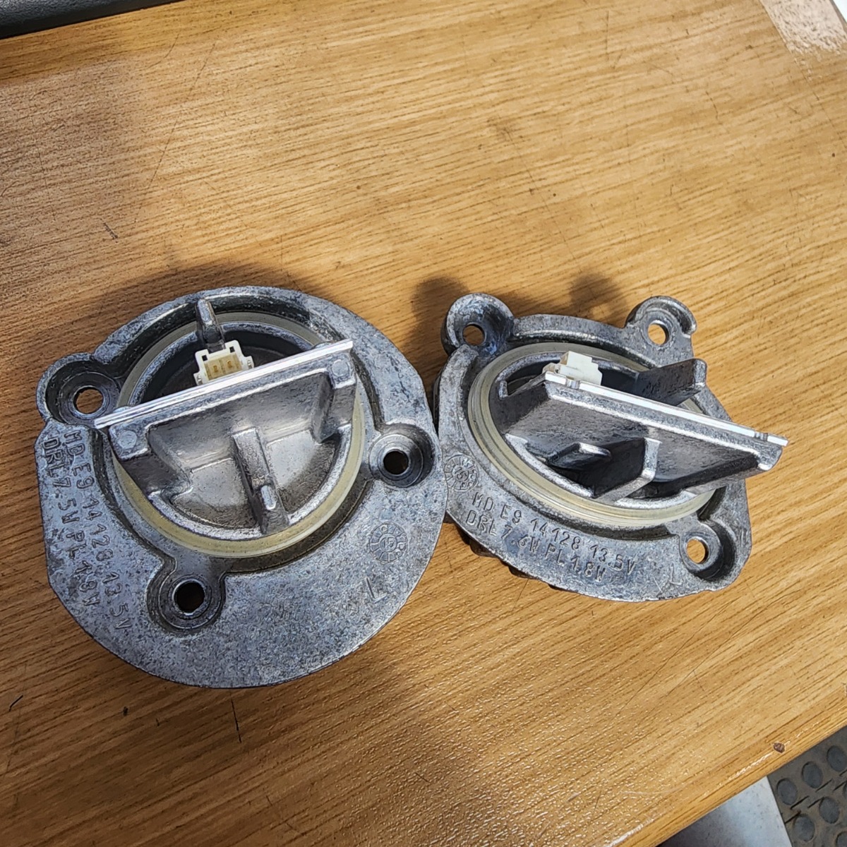 F22 XENON BALLAST SET LEFT