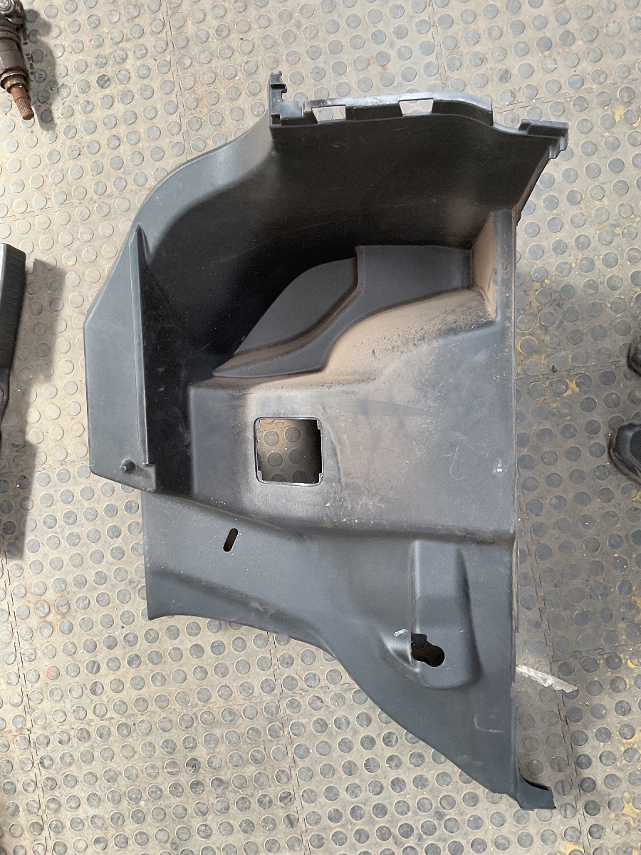 STARLET 1.5 RIGHT REAR BOOT PANEL COVER