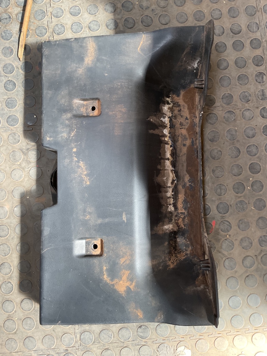 STARLET 1.5 CENTRE BOOT PANEL COVER