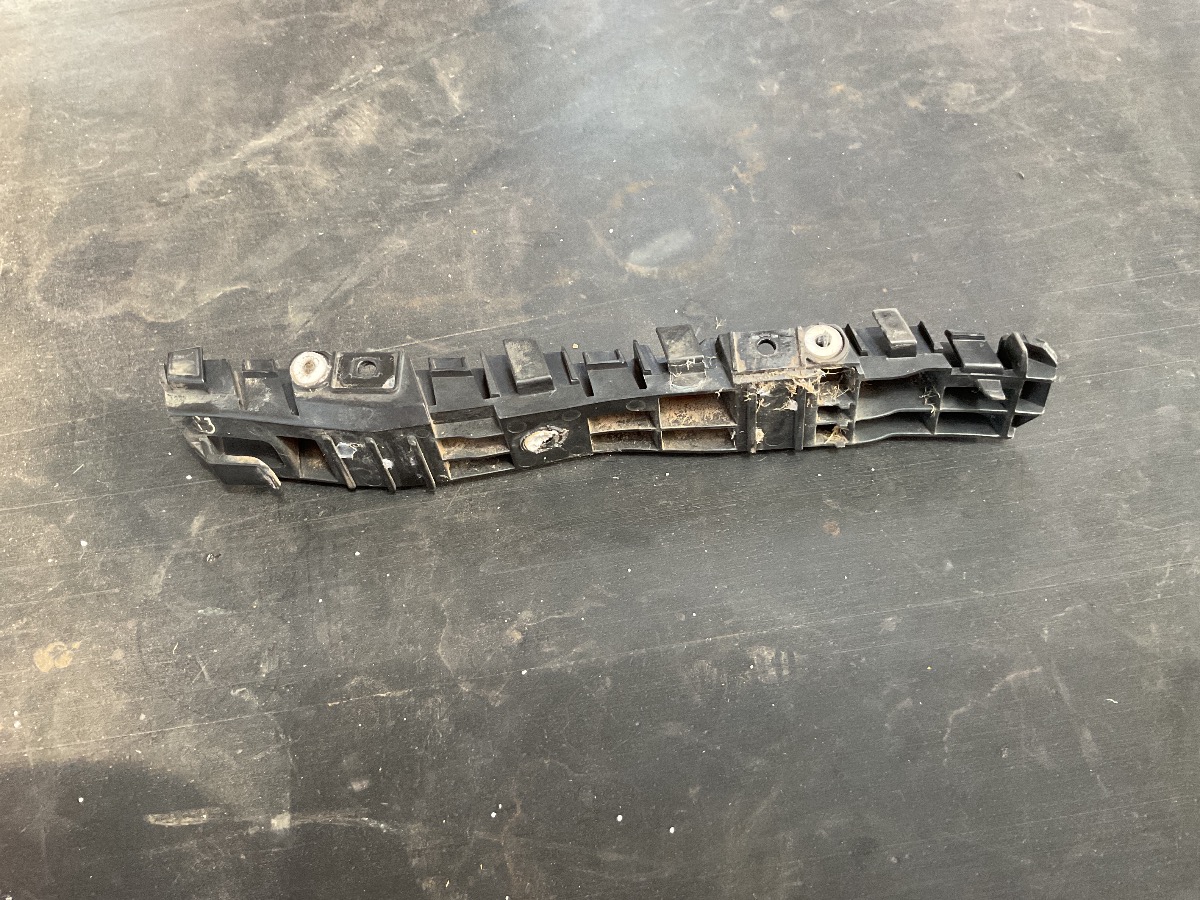 Corsa 1.4 RIGHT BUMPER BRACKET