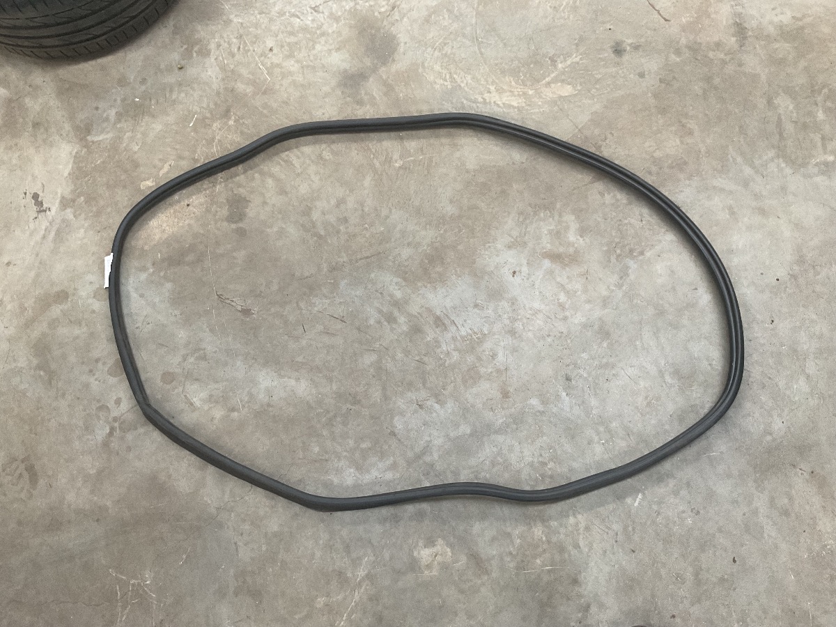 POLO VIVO RIGHT DOOR RUBBER