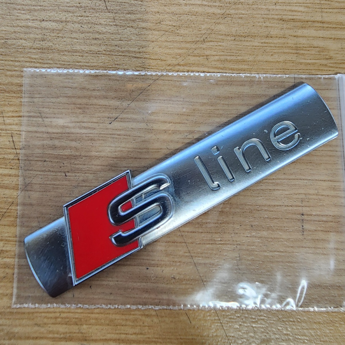A4 S-LINE FENDER BADGE L=R