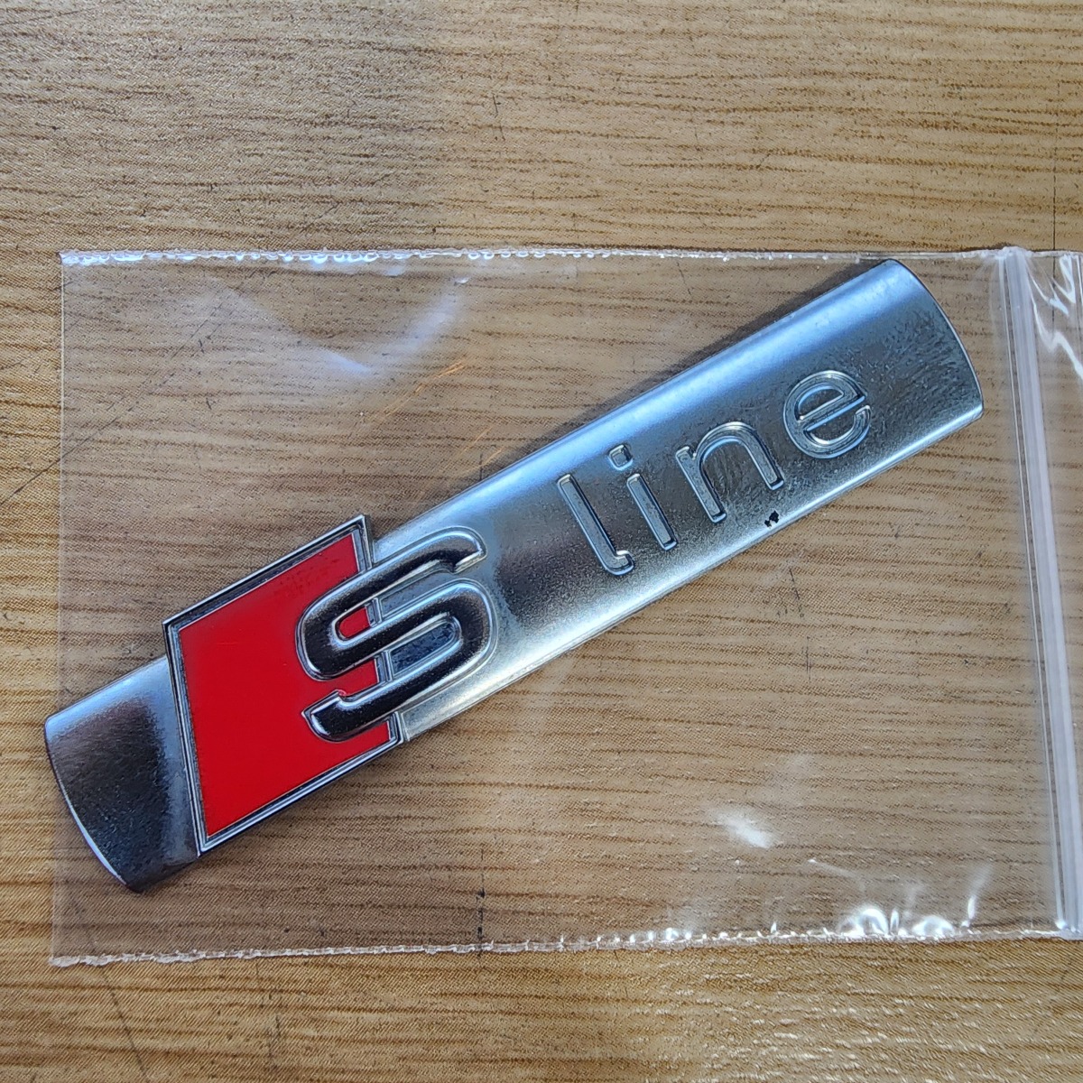 A4 S-LINE FENDER BADGE L=R