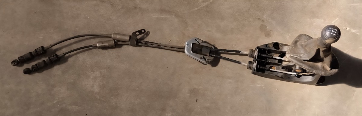 SPARK GEAR LEVER AND LINKS