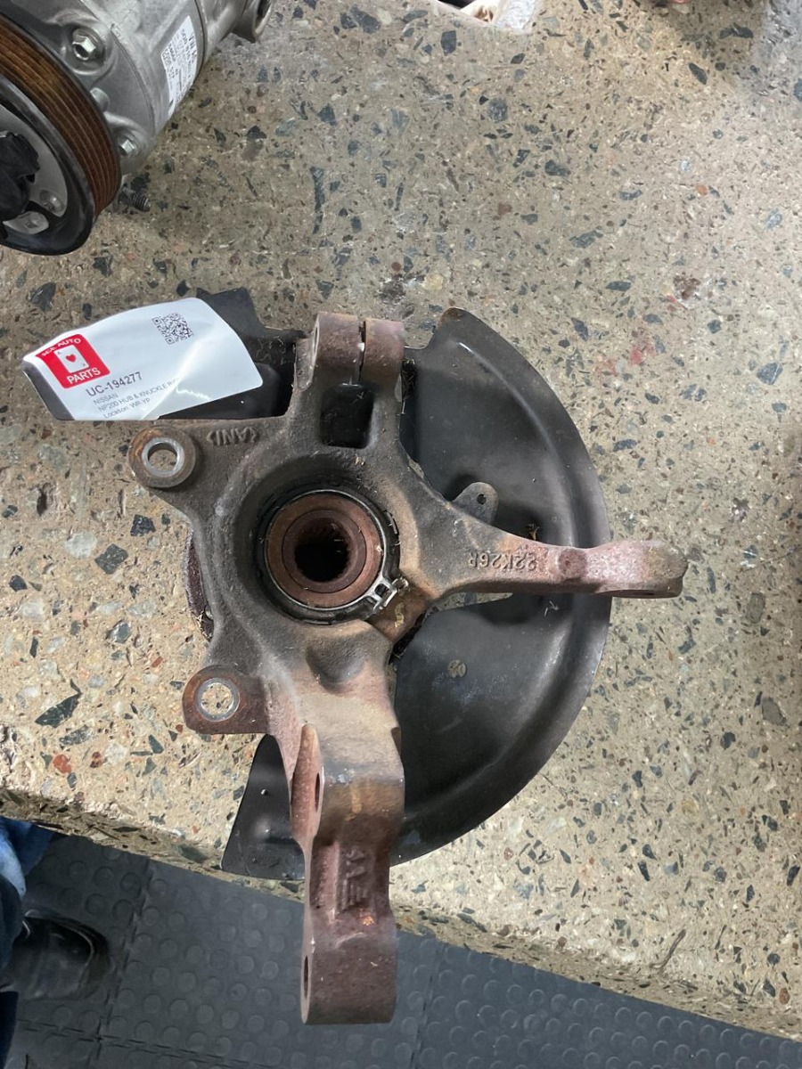 NP200 HUB & KNUCKLE RIGHT