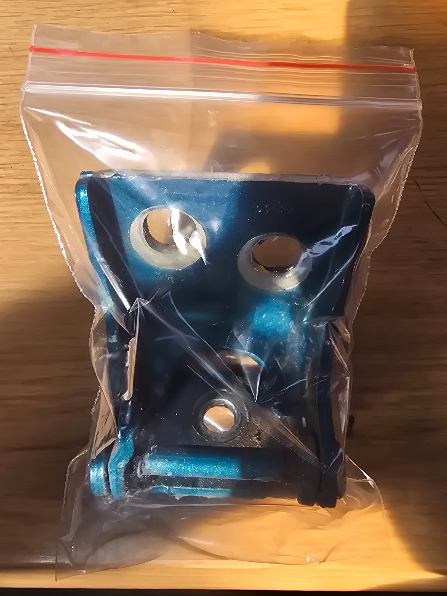 Kwid Door Hinge