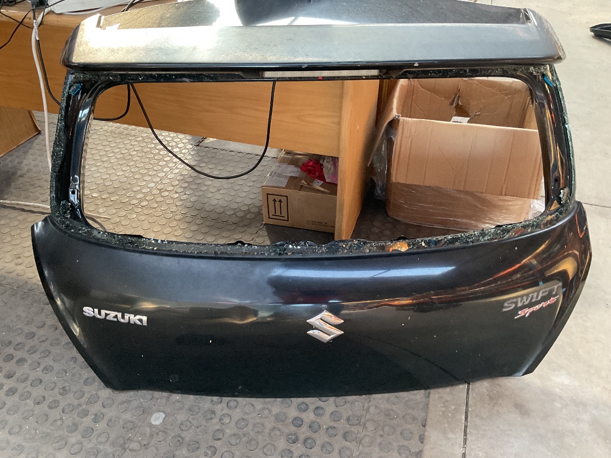SWIFT 1.6 SPORT TAILGATE
