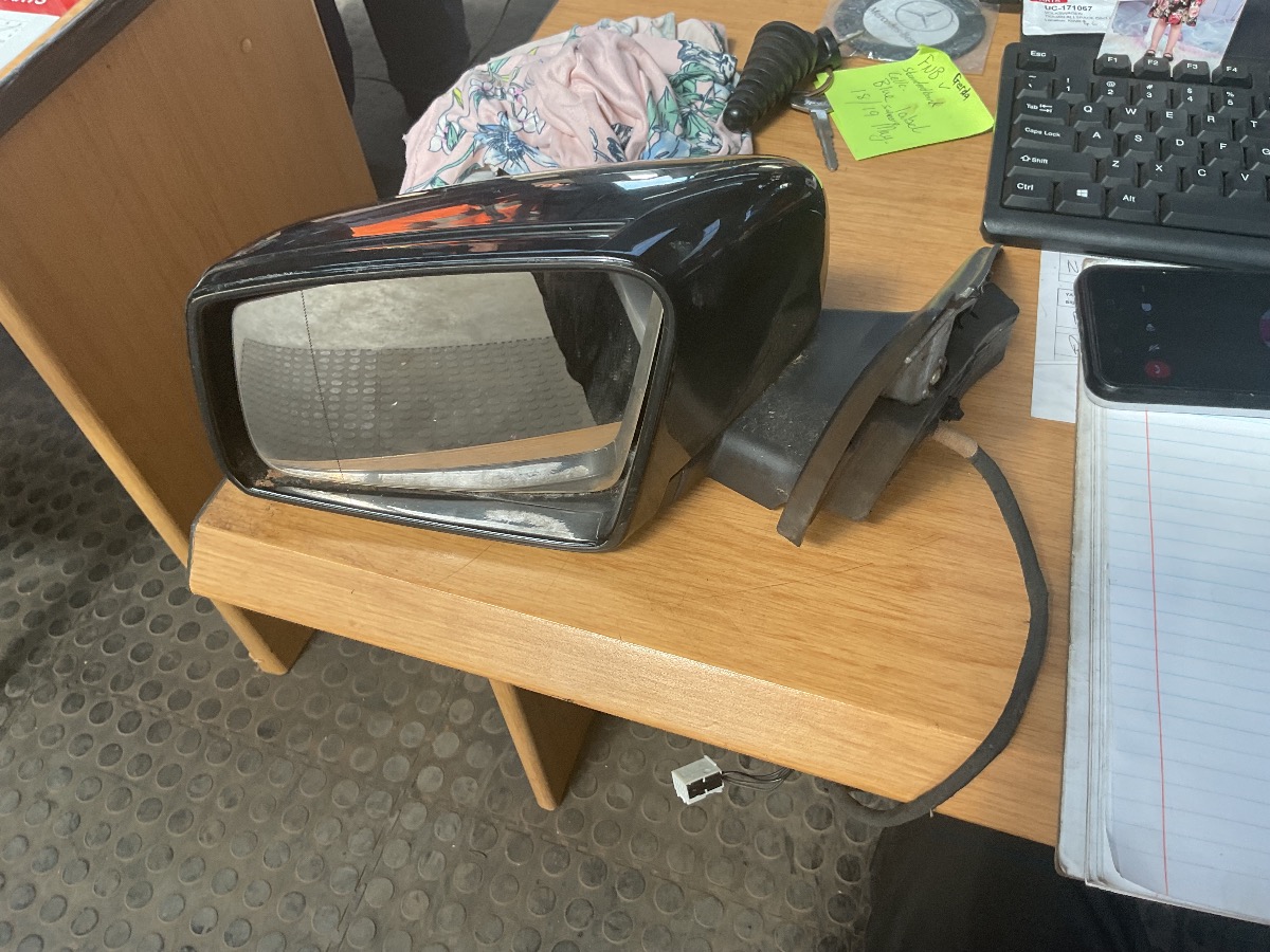 W204 LEFT DOOR MIRROR