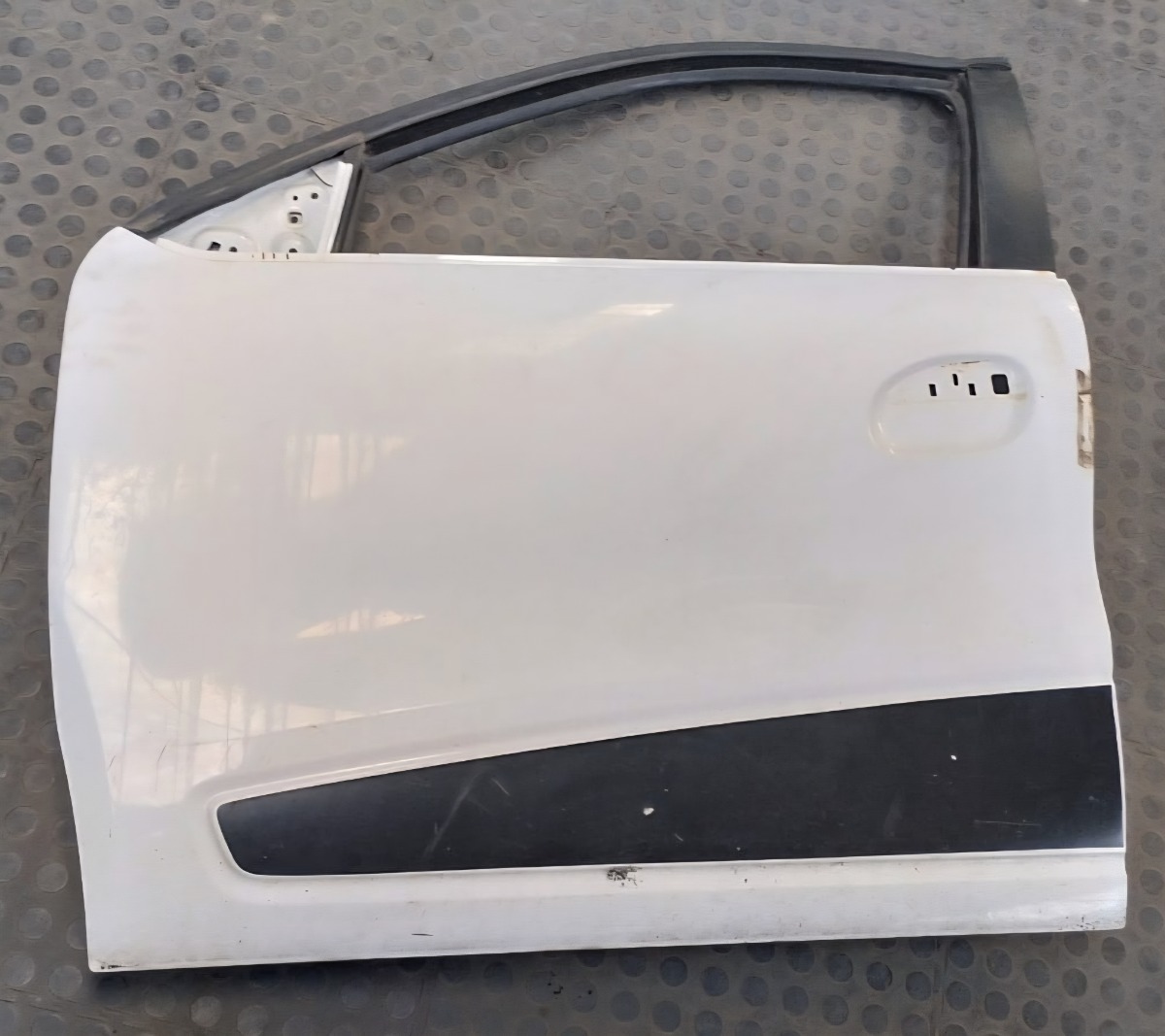 KWID LEFT FRONT DOOR (SHELL)