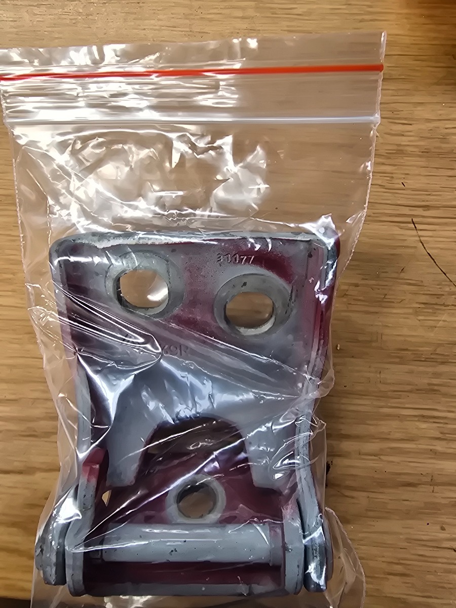 KWID DOOR HINGE