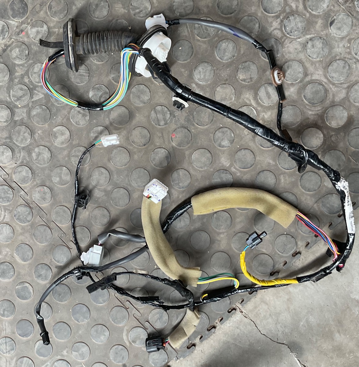 SWIFT FRONT LEFT DOOR WIRING