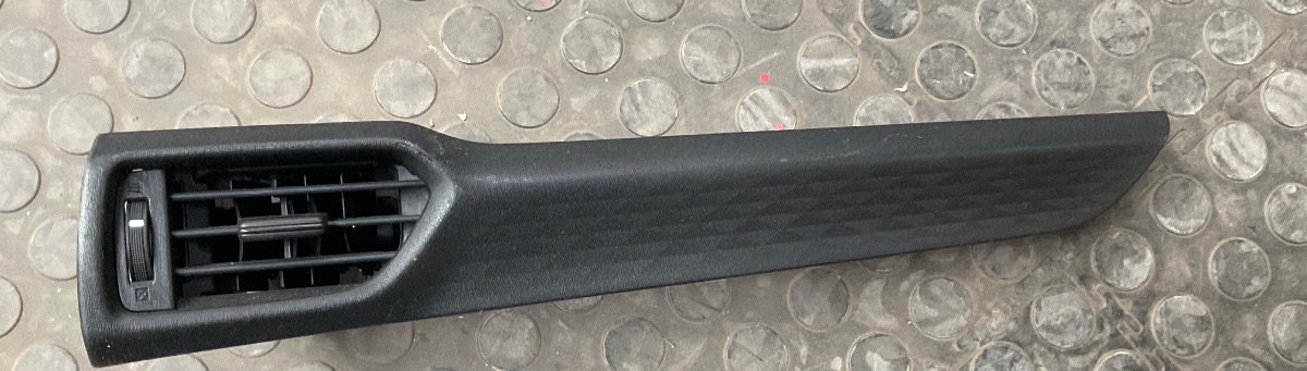 SWIFT LEFT DASH VENT