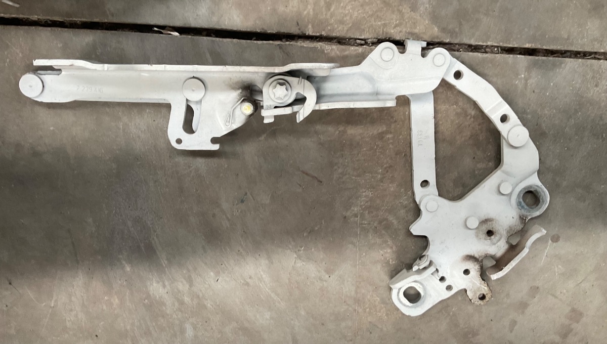F22 RIGHT SIDE BONNET LIFTER HINGE