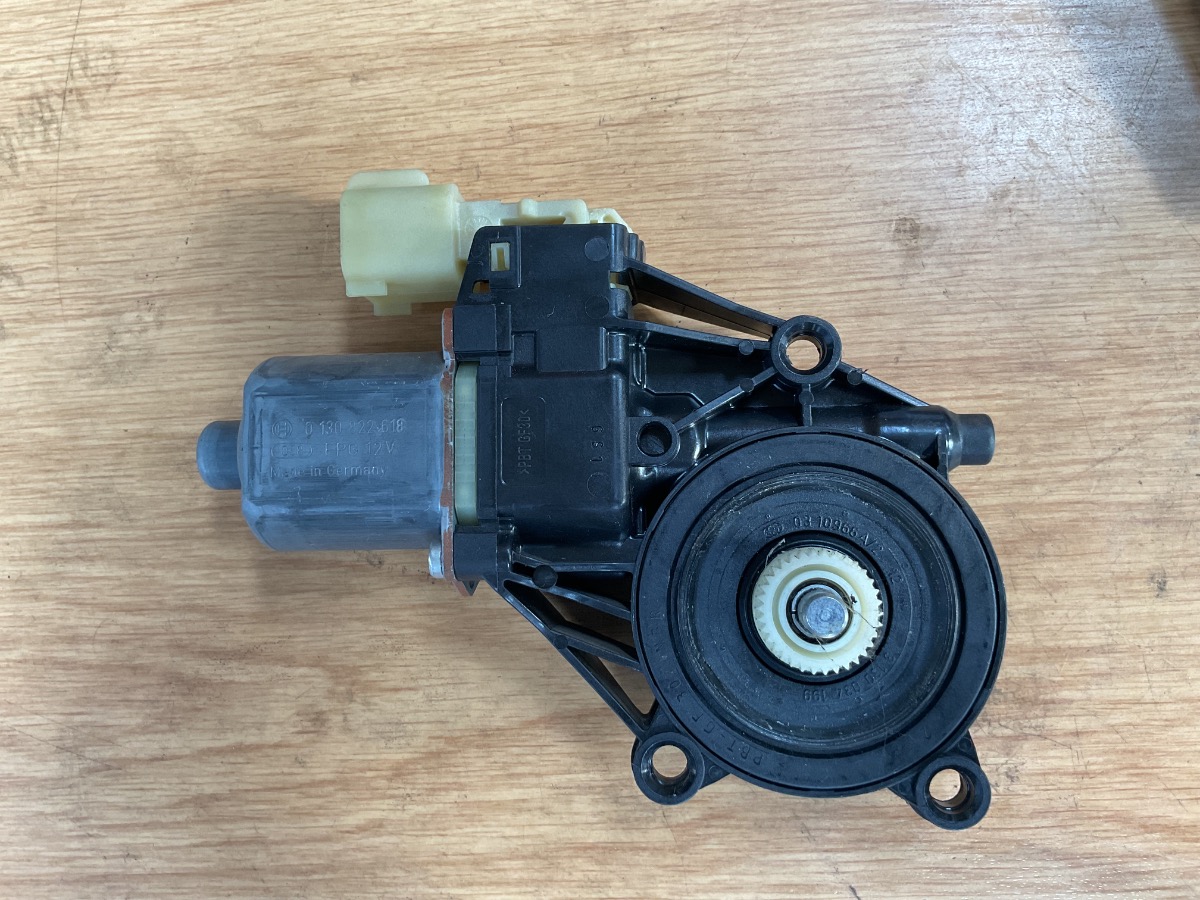 FIESTA MK4 LEFT FRONT WINDOW WINDER MOTOR