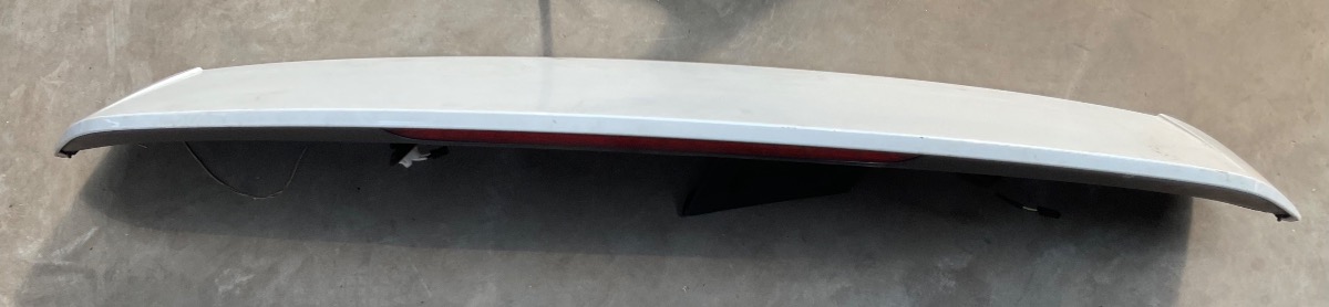 Q3 TAILGATE SPOILER WITH BREAKLIGHT